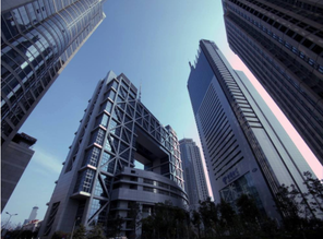 上海世茂大廈喜迎三周年，98%出租率逆勢領(lǐng)跑，藍精靈公益巡展亮相濱江世茂52+