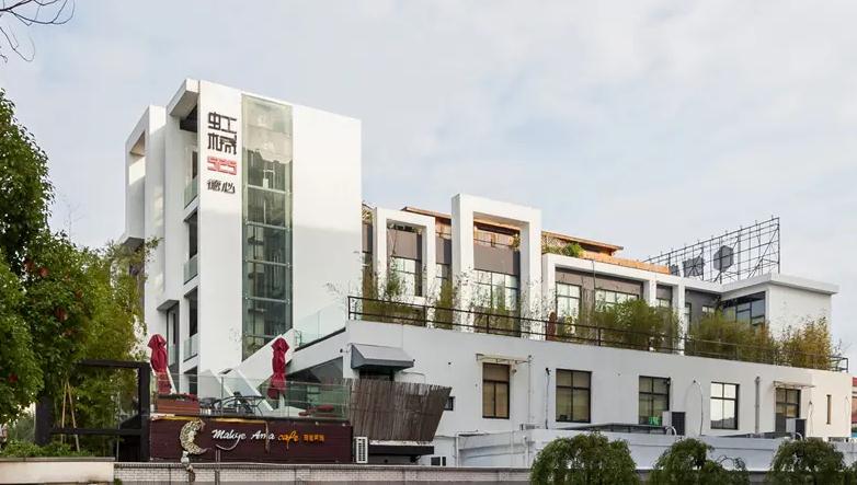 走進(jìn)虹橋525創(chuàng)意園，感受藝術(shù)的魅力