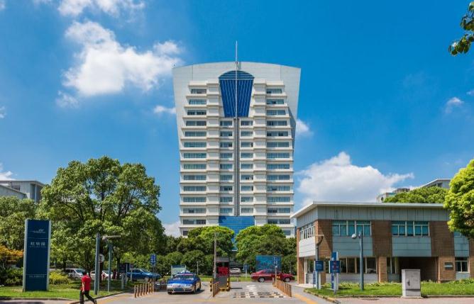 上海漕河涇軟件大廈：3.2米層高，寬敞明亮，提升辦公體驗