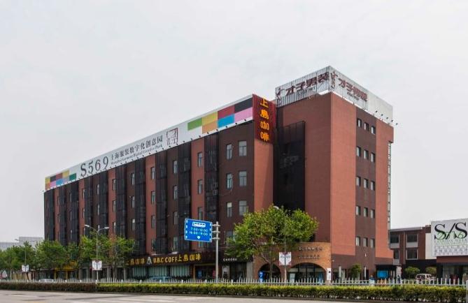 S569上海服裝數(shù)字化創(chuàng)意園：紅色磚墻，打造獨(dú)特辦公氛圍