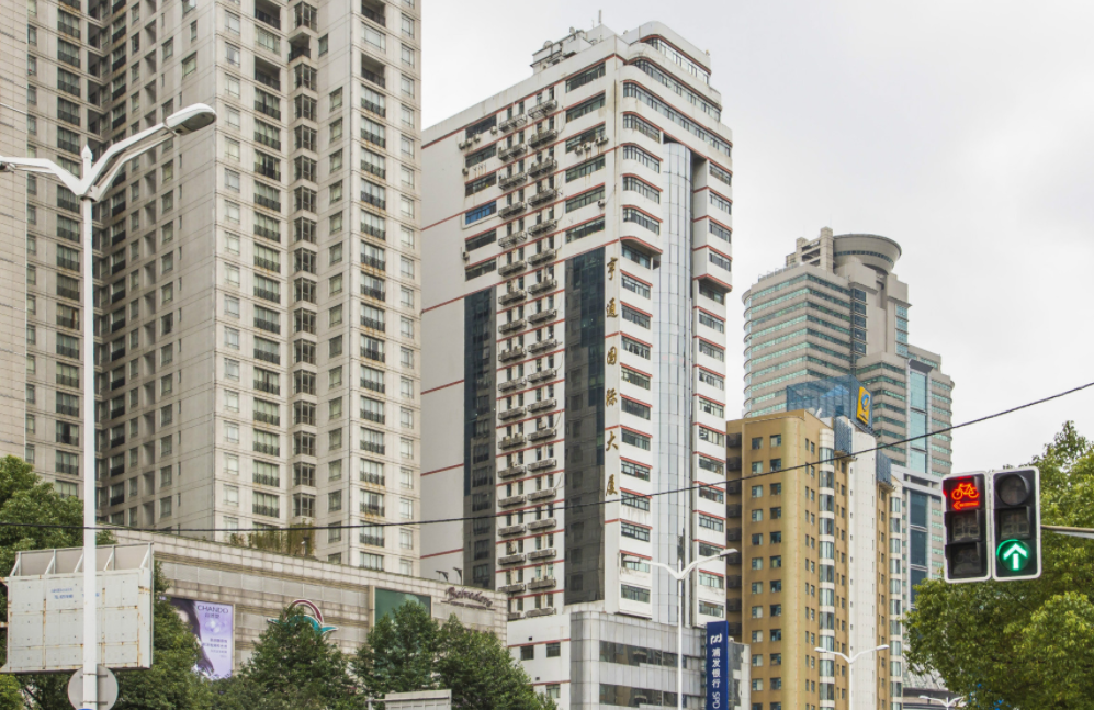 上海亨通國際大廈：交通便利，多條公交線直達(dá)