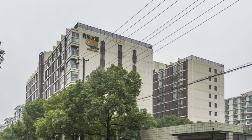 上海光華大廈：周邊設(shè)施完善，生活便利